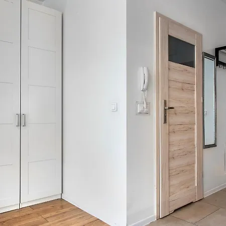 Lovely Studio. Good Location. Apartment *