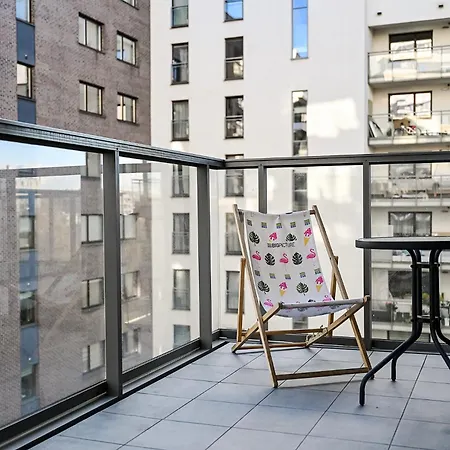 Lovely Studio. Good Location. Apartment *